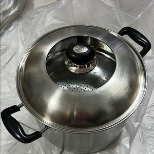 Second hand Stainless Steel  Pot with Black Handles for soup & steam